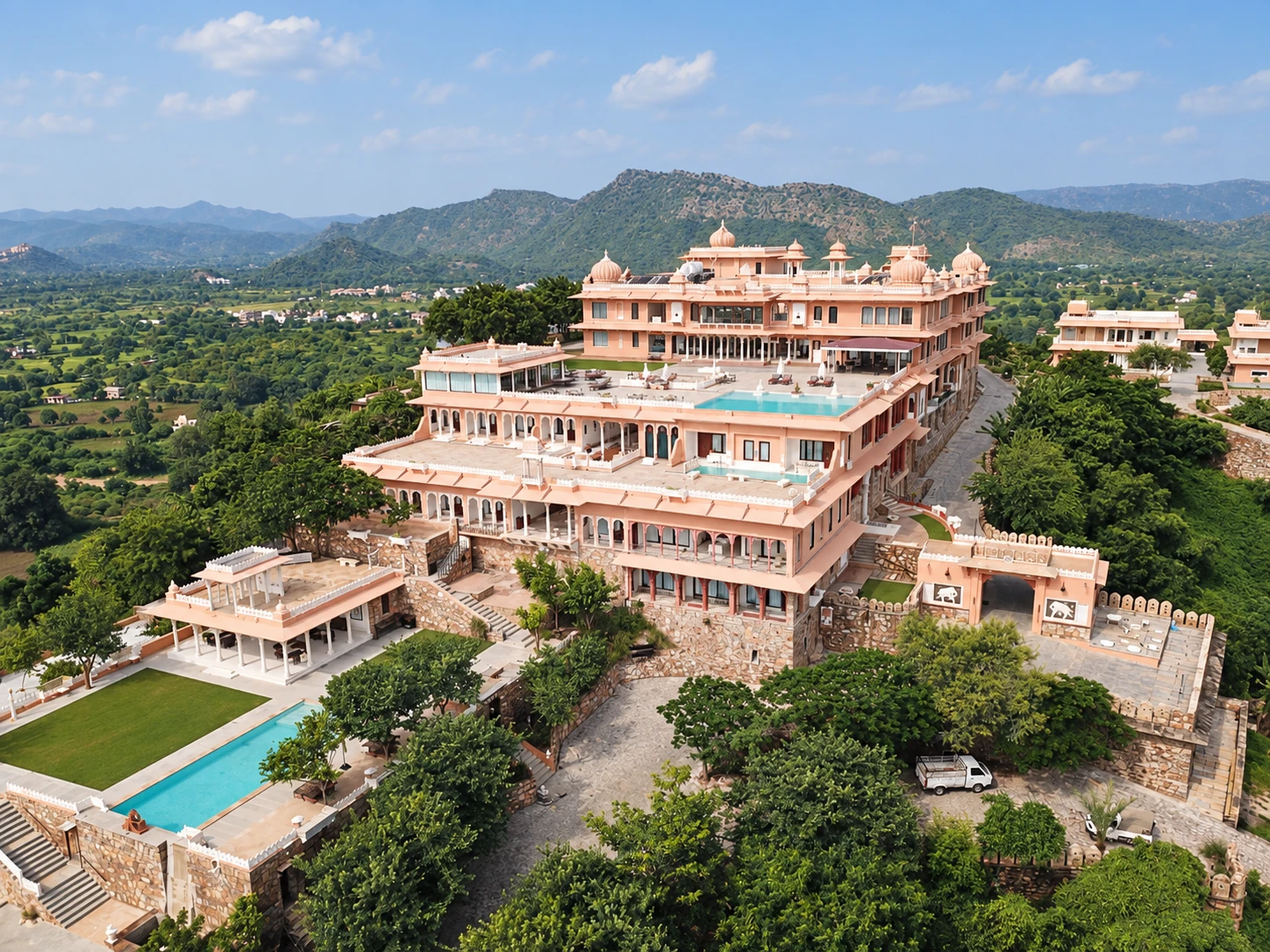 Fateh Garh — daylight architecture and setting