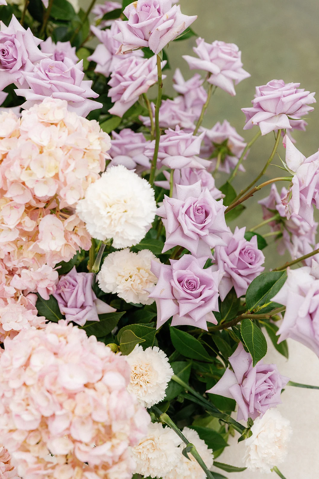 Pink, ivory and lilac flowers in the wedding-day arrangements